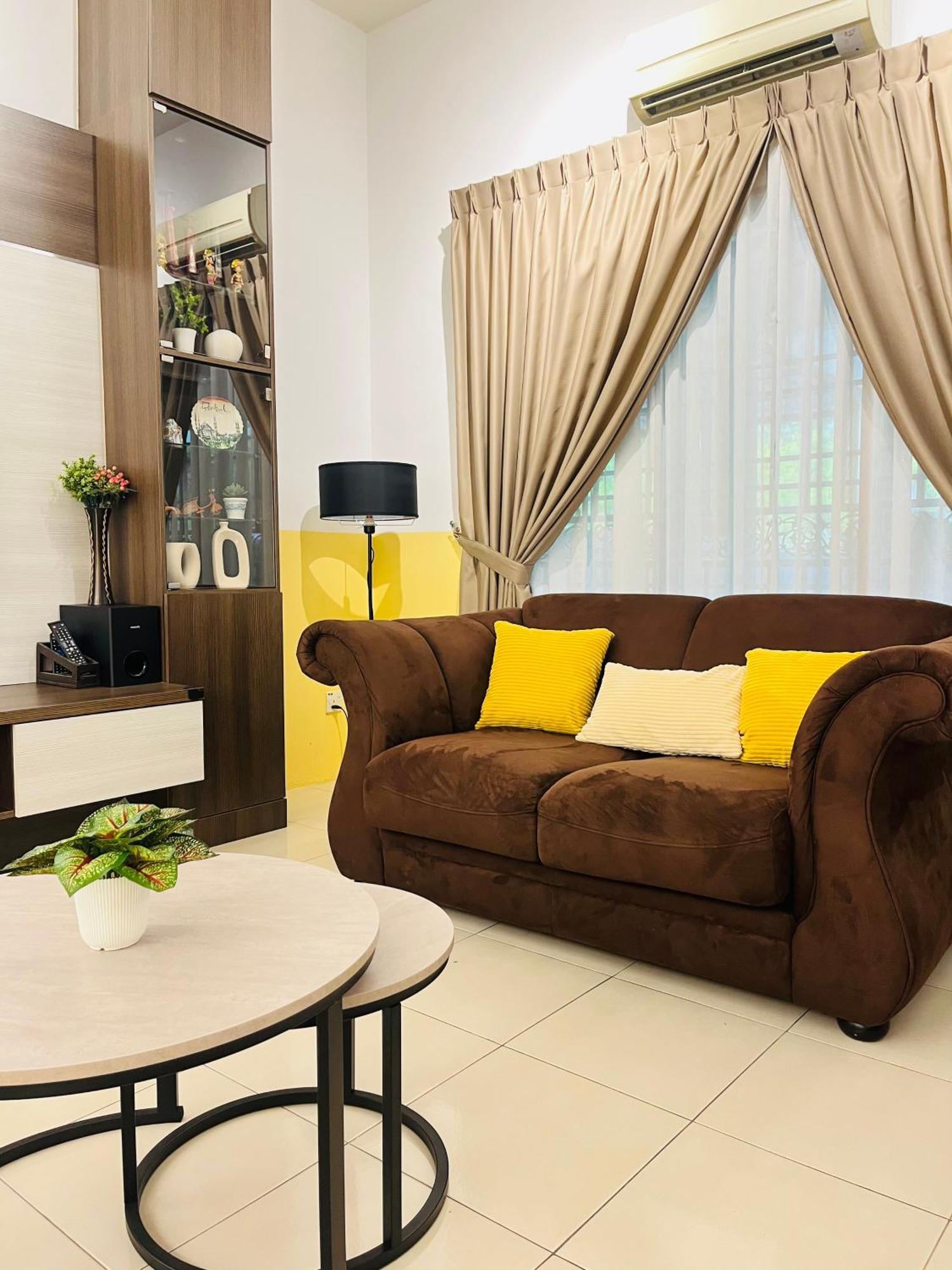 Cozy Retreat In Tiara Lakeview By Iconique Ipoh